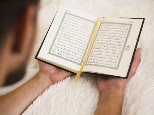 تم میں سے بہترین وہ ہے جو قرآن سیکھے اور سکھائے